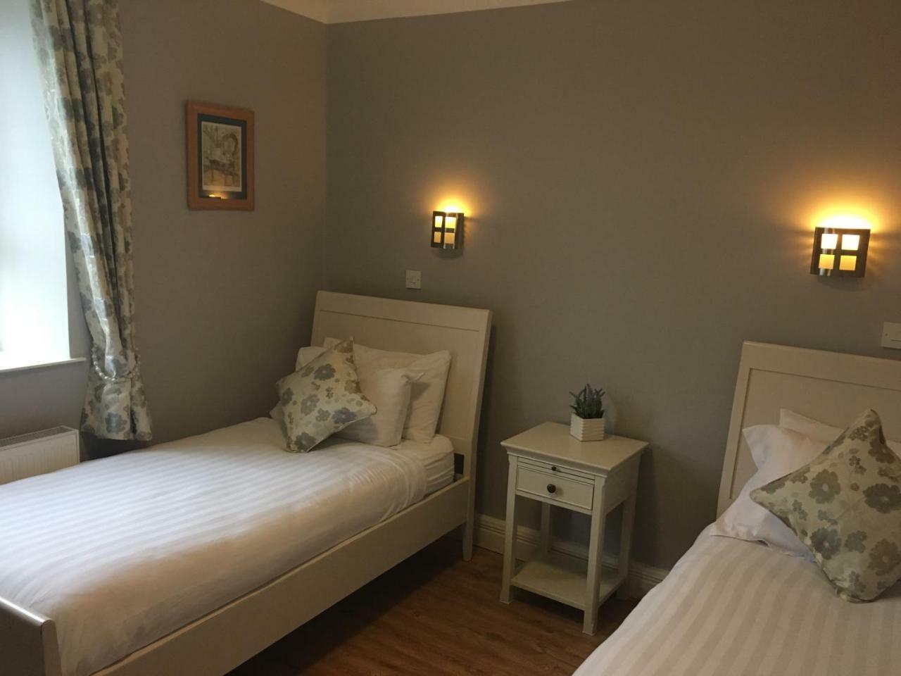 Riverside Guesthouse Чарлстаун Екстериор снимка